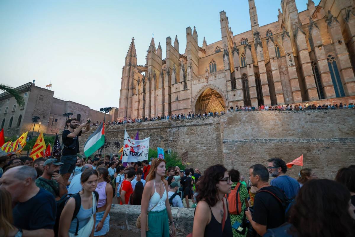 Manifestació massiva a Palma contra el turisme massiu a Mallorca