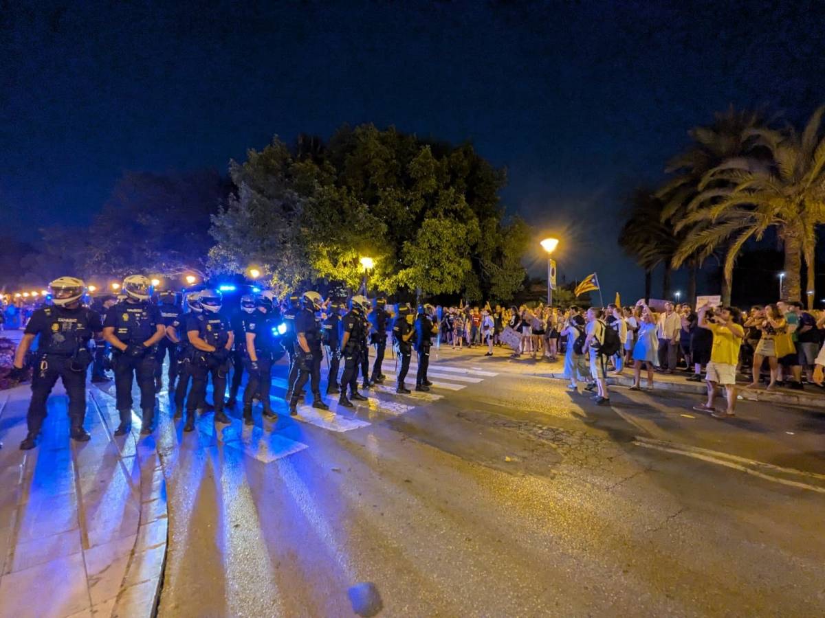 Càrregues policials al final de la manifestació - Tomàs Moyà / EP