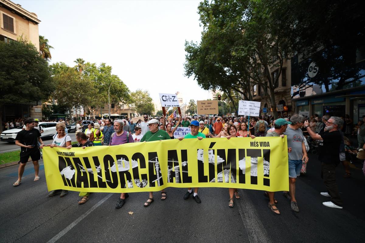 Manifestació històrica a Palma contra el turisme massiu  - Tomàs Moyà / EP
