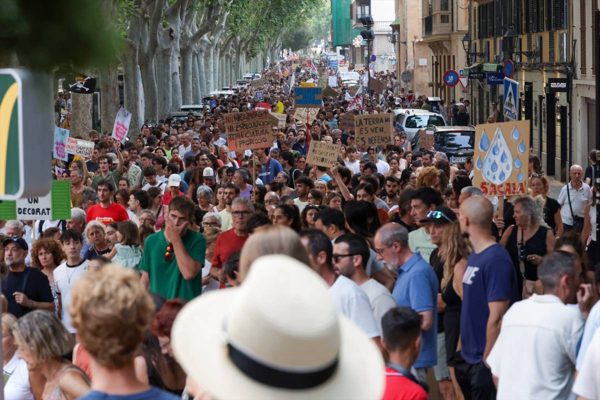 Manifestació històrica a Palma contra el turisme massiu  - Tomàs Moyà / EP