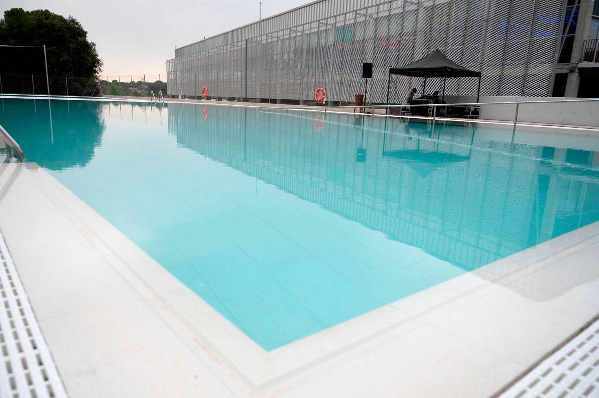 Llinars inaugura les noves piscines descobertes al «lloc ideal» - AJ Llinars Llinars inaugura les noves piscines descobertes al «lloc ideal»