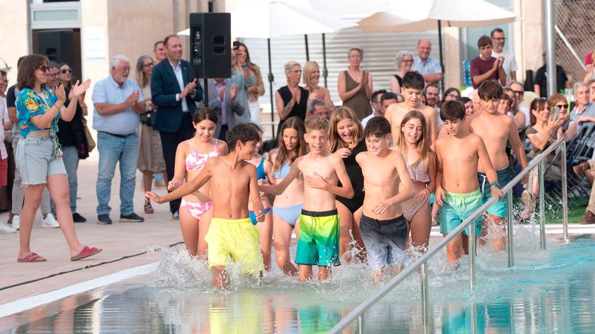 Llinars inaugura les noves piscines descobertes al «lloc ideal»