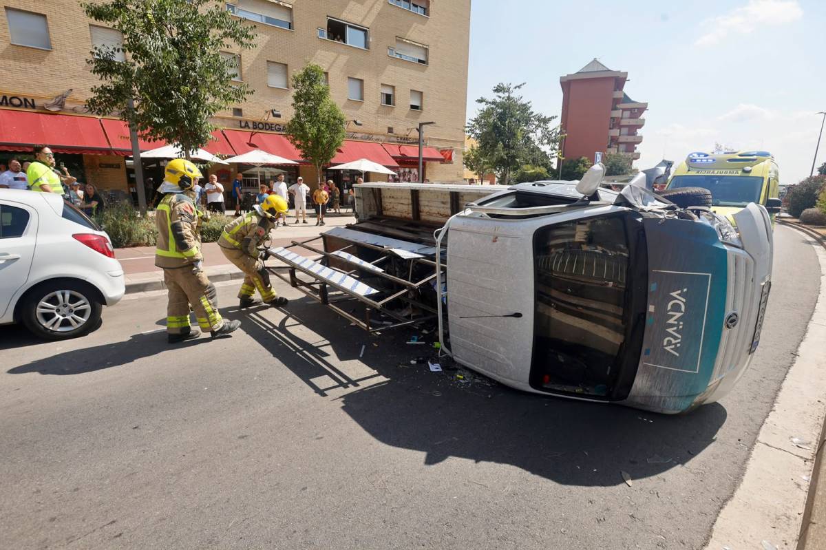 Accident d`un camió al carrer d`Antoni Forrellad de Sabadell