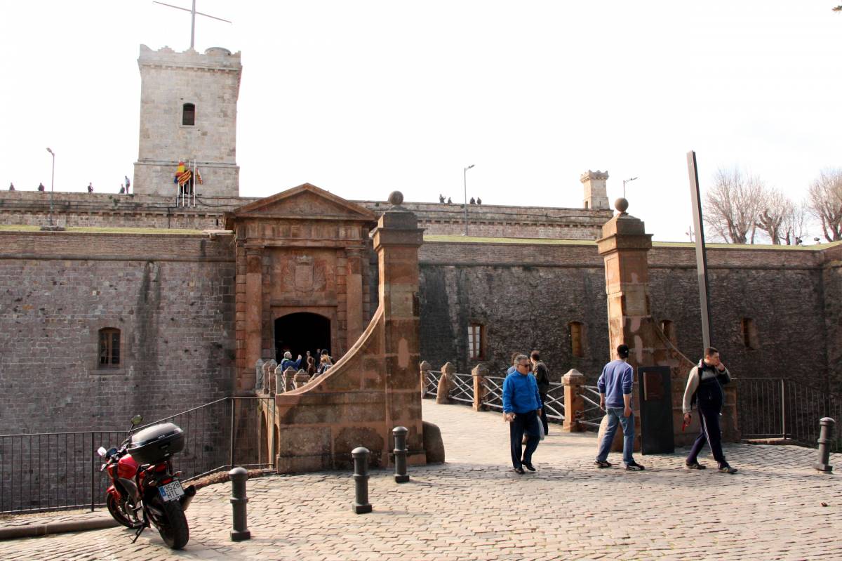 El Castell de Montjuïc obrirà fins tard per veure l'eclipsi solar del 12 d'agost