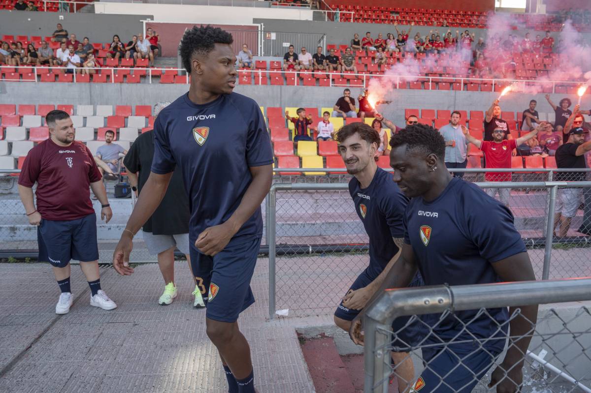 FOTOS | El Terrassa FC es posa en marxa