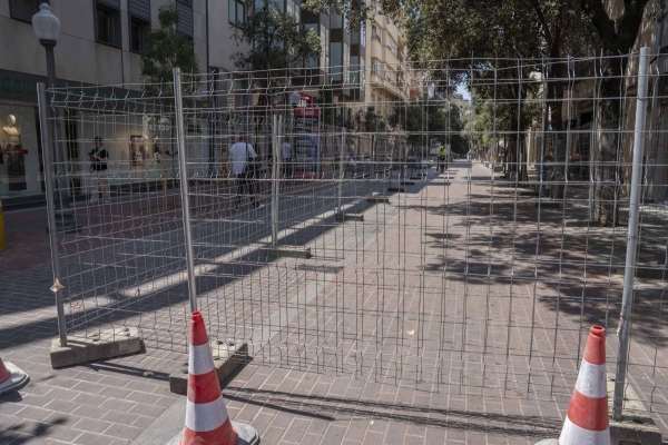 Reparen panots danyats al carrer Major