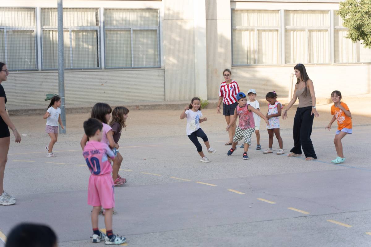Jocs en un dels patis de la iniciativa