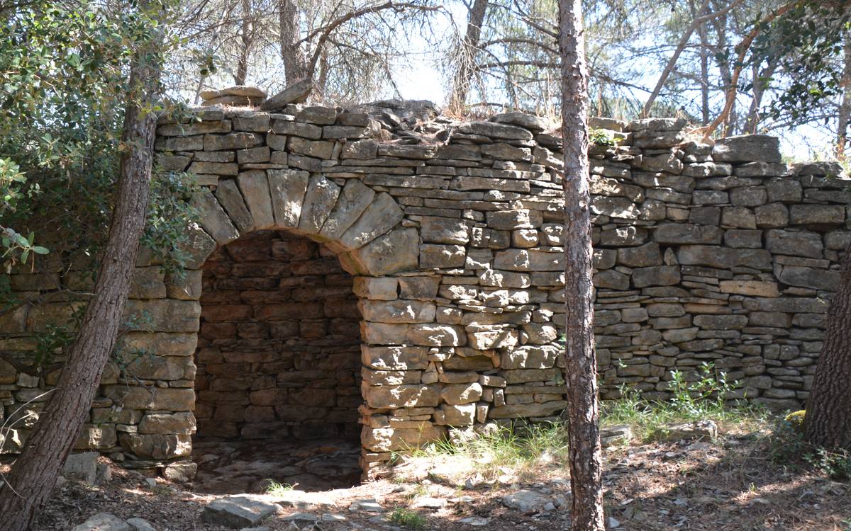 Rajadell ja té un estudi que situa la fortificació de Can Viladés en la Tercera Guerra Carlina