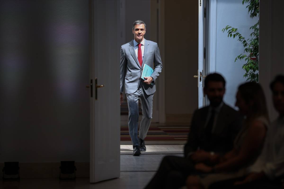 Sánchez es posa el vestit de candidat i es contraposa amb l'era «neoliberal» del PP