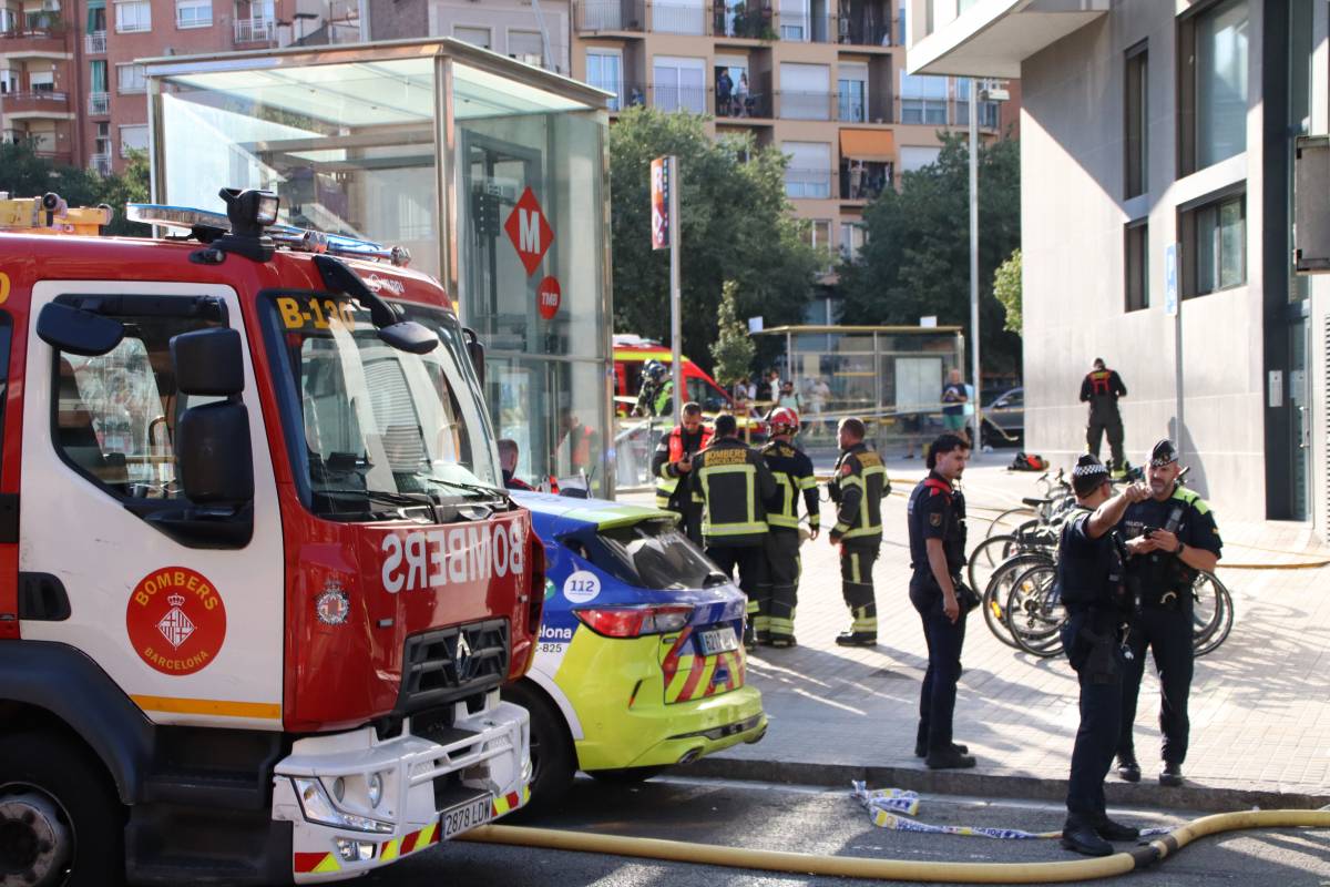 TMB assegura que el fum va entrar al vagó del metro per la reacció de diversos passatgers