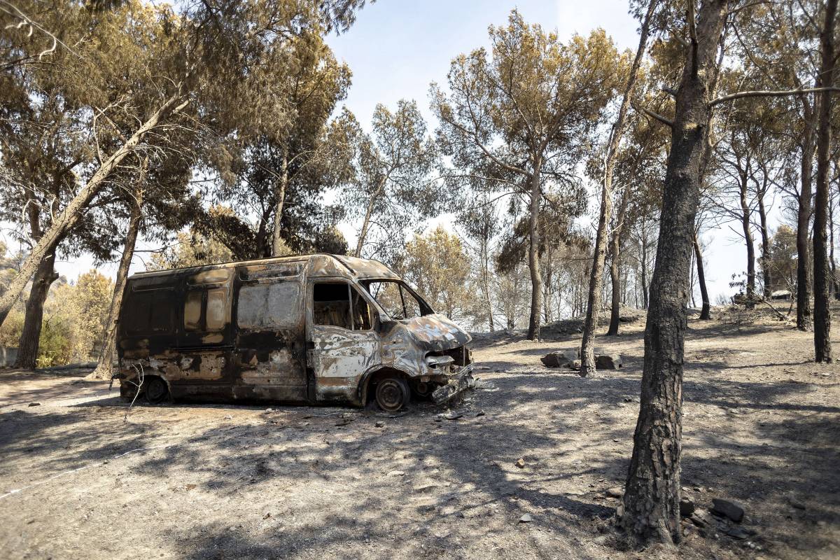 L'incendi del País Valencià supera les 10.000 hectàrees després de cinc dies