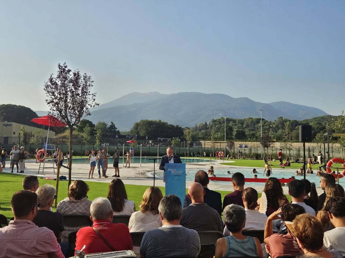 Eduard Vallhonesta a la inauguració de les piscines descobertes. - 