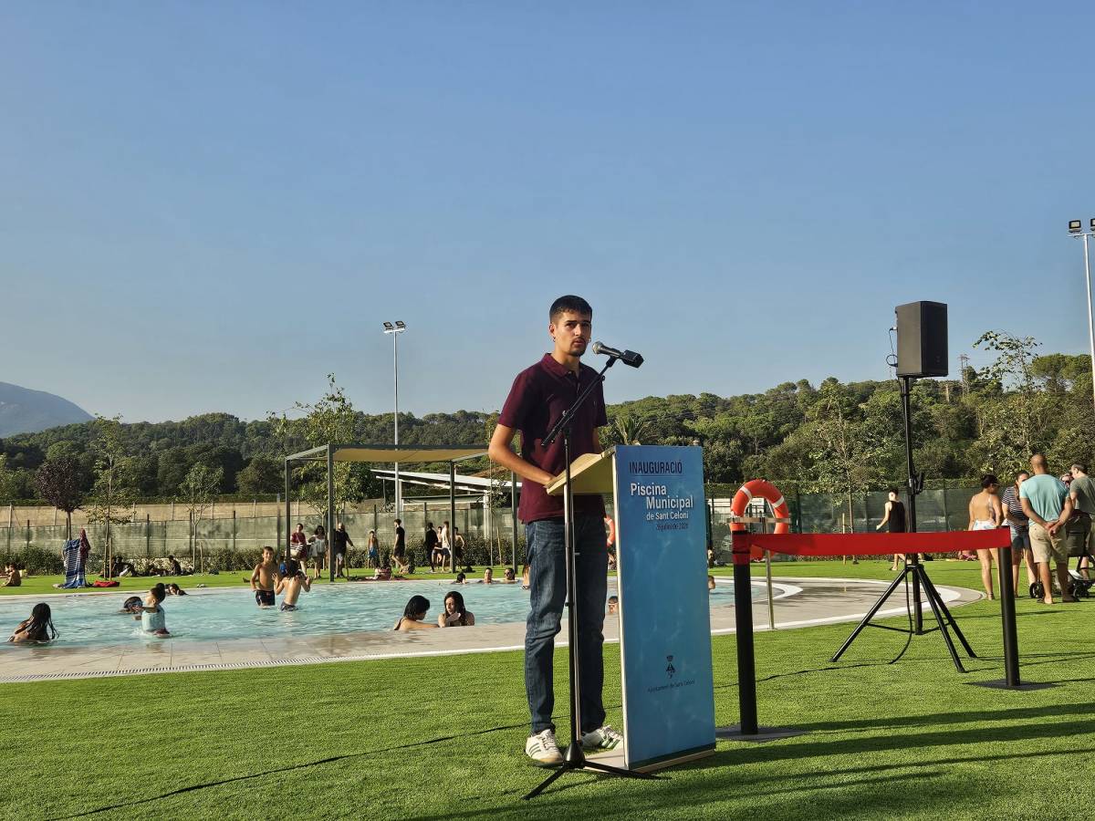 Albert Planas a la inauguració de les piscines descobertes. - 