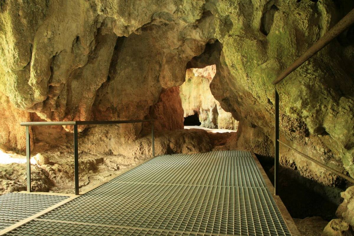 Coves de Serinyà - Ajuntament de Serinyà Coves de Serinyà