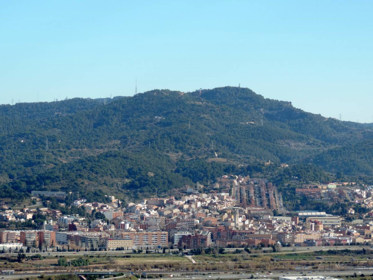 Dos ferits en un incendi en un pis de Molins de Rei