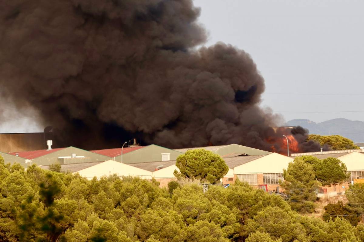 L`incendi de Can Roqueta a Sabadell - Juanma Peláez L`incendi de Can Roqueta a Sabadell