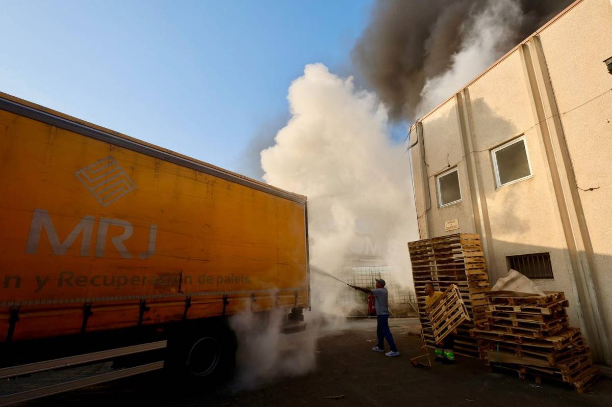 L`incendi de Can Roqueta a Sabadell - Juanma Peláez L`incendi de Can Roqueta a Sabadell