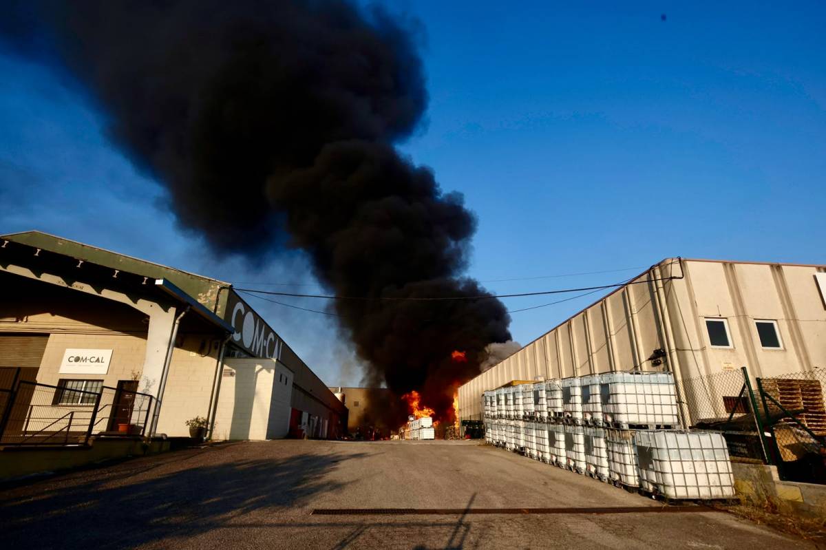 L`incendi de Can Roqueta a Sabadell - Juanma Peláez L`incendi de Can Roqueta a Sabadell