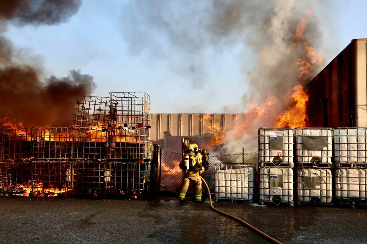 L`incendi de Can Roqueta a Sabadell - Juanma Peláez L`incendi de Can Roqueta a Sabadell