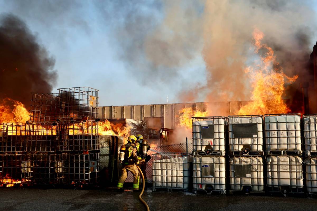 L`incendi de Can Roqueta a Sabadell - Juanma Peláez L`incendi de Can Roqueta a Sabadell