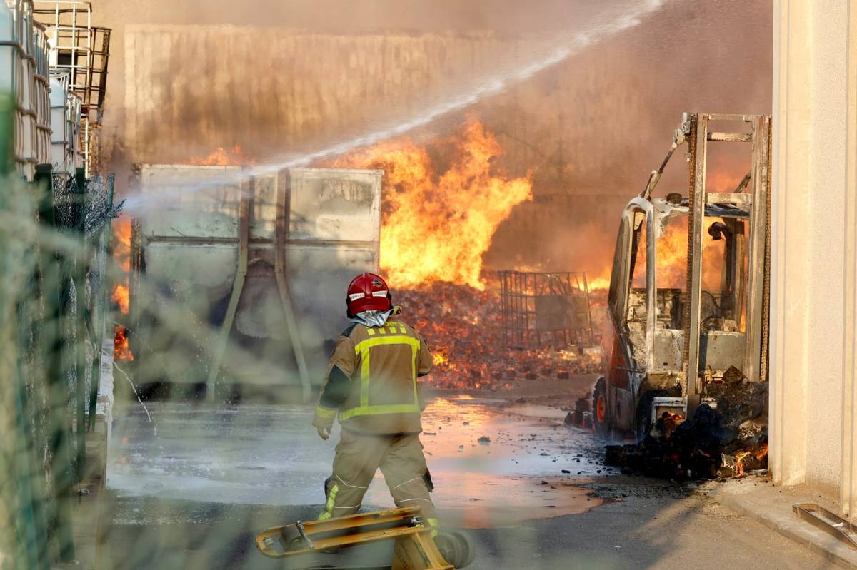 L`incendi de Can Roqueta a Sabadell - Juanma Peláez L`incendi de Can Roqueta a Sabadell