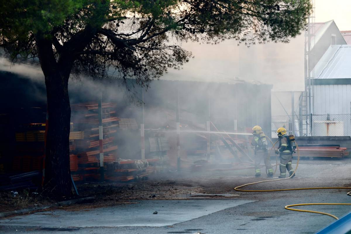 L`incendi de Can Roqueta a Sabadell - Juanma Peláez L`incendi de Can Roqueta a Sabadell