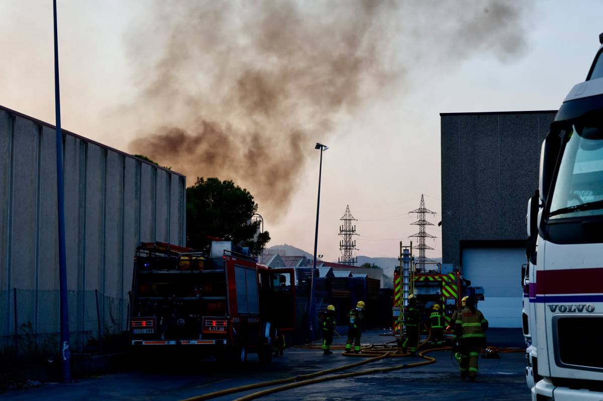 L`incendi de Can Roqueta a Sabadell - Juanma Peláez L`incendi de Can Roqueta a Sabadell