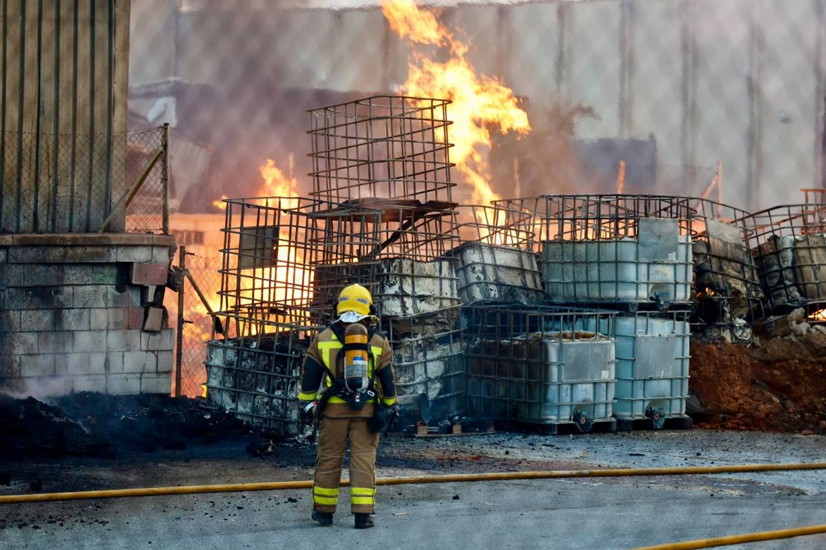 L`incendi de Can Roqueta a Sabadell - Juanma Peláez L`incendi de Can Roqueta a Sabadell