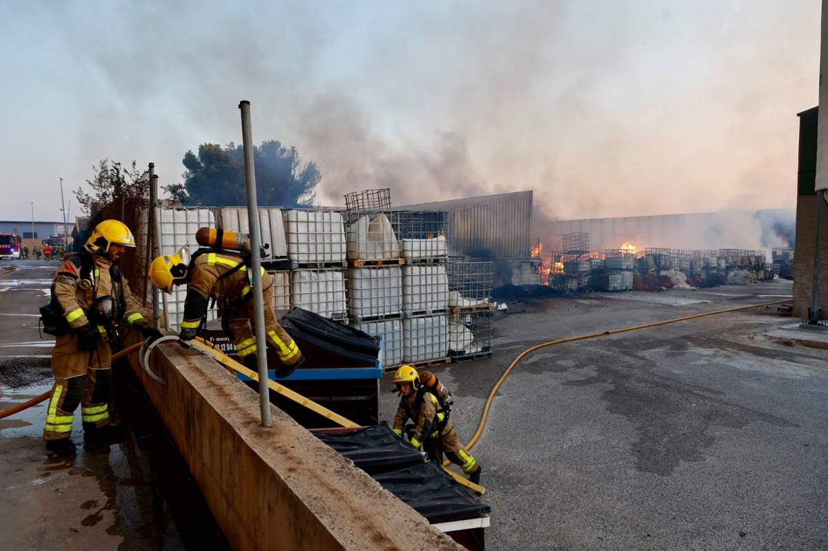 L`incendi de Can Roqueta a Sabadell - Juanma Peláez L`incendi de Can Roqueta a Sabadell