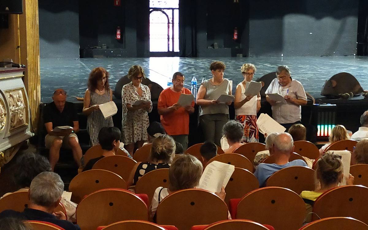 Una vuitantena d'actors preparen aquest estiu el muntatge participatiu d'«El retaule del flautista»