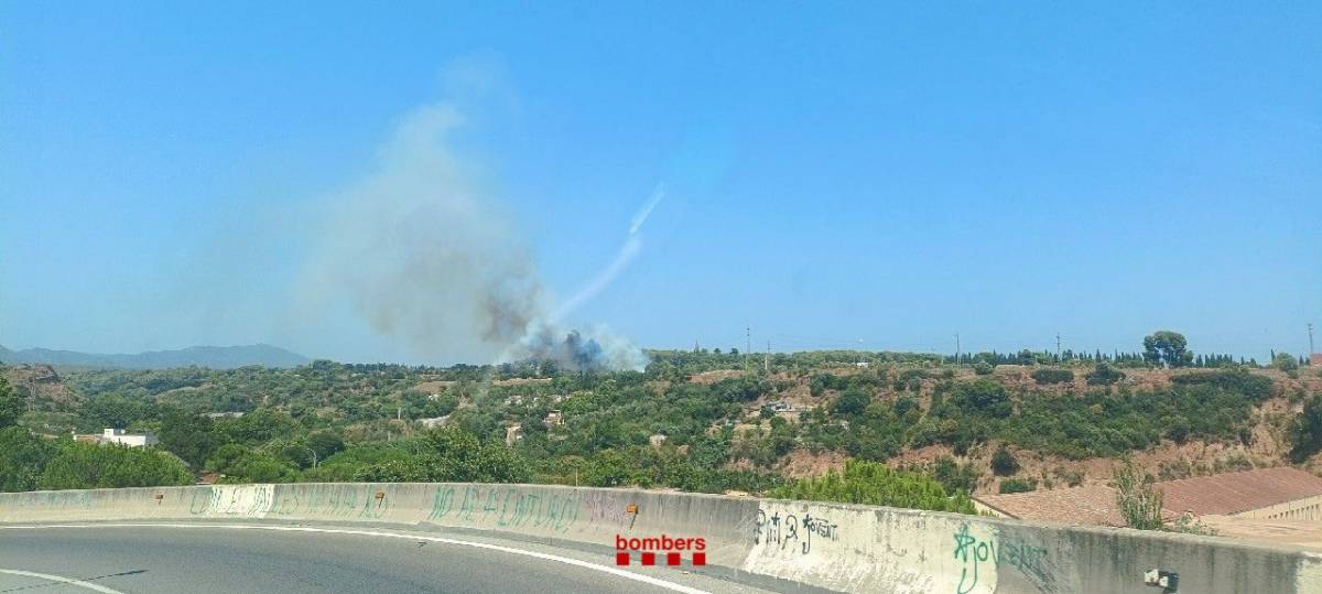 Un nou incendi a Sabadell mobilitza una desena de dotacions dels Bombers
