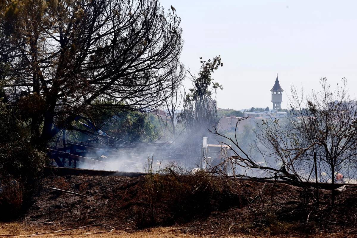 Un nou incendi a Sabadell mobilitza una desena de dotacions dels Bombers