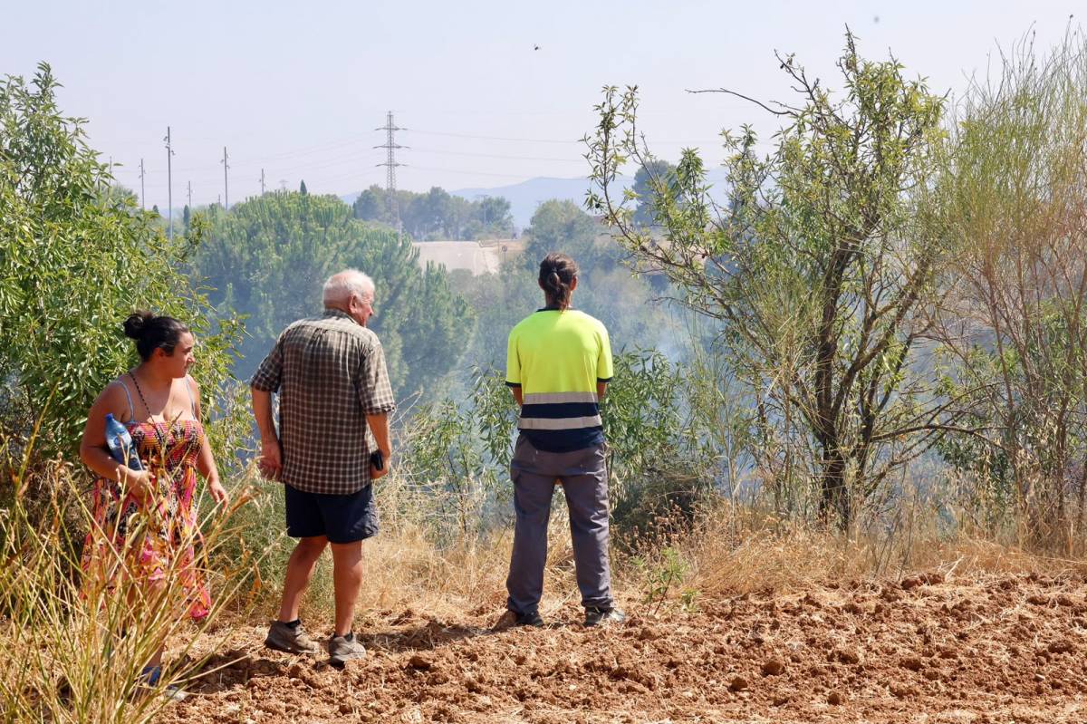 Incendi forestal al Raval d`Amàlia de Sabadell - Juanma Peláez Incendi forestal al Raval d`Amàlia de Sabadell