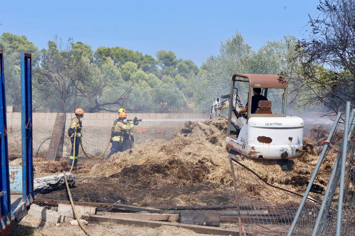 Incendi forestal al Raval d`Amàlia de Sabadell - Juanma Peláez Incendi forestal al Raval d`Amàlia de Sabadell