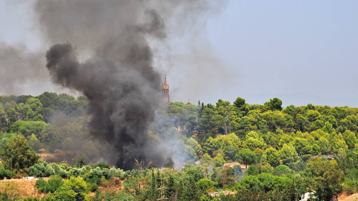 Incendi forestal al Raval d`Amàlia de Sabadell - Rafel Uyà (Cedida) Incendi forestal al Raval d`Amàlia de Sabadell