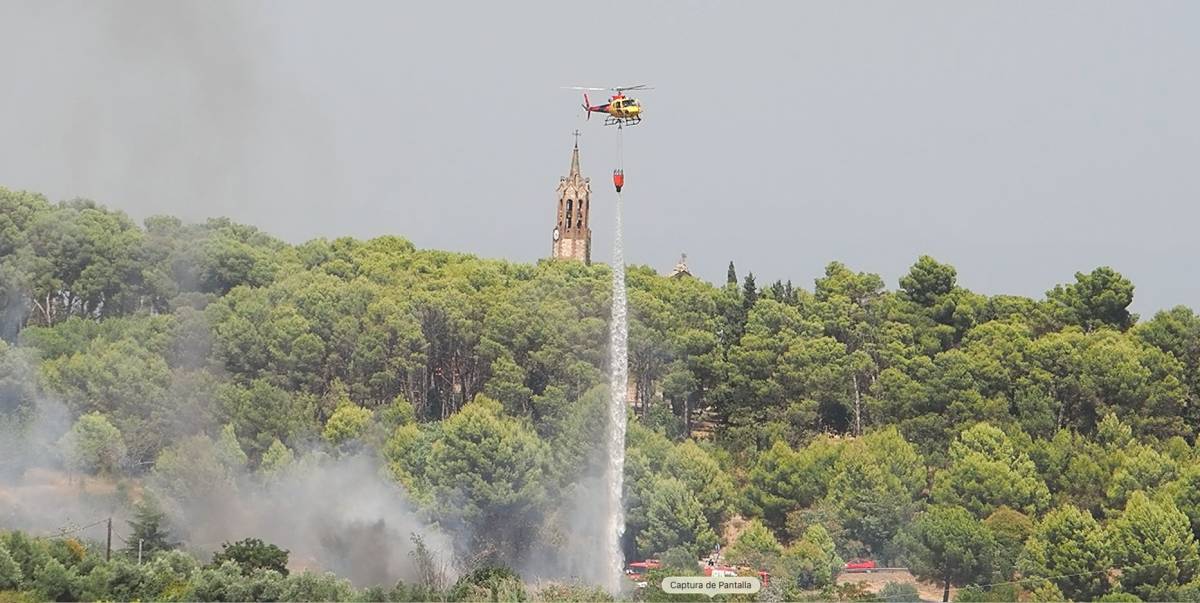 Incendi forestal al Raval d`Amàlia de Sabadell - Rafel Uyà (Cedida) Incendi forestal al Raval d`Amàlia de Sabadell