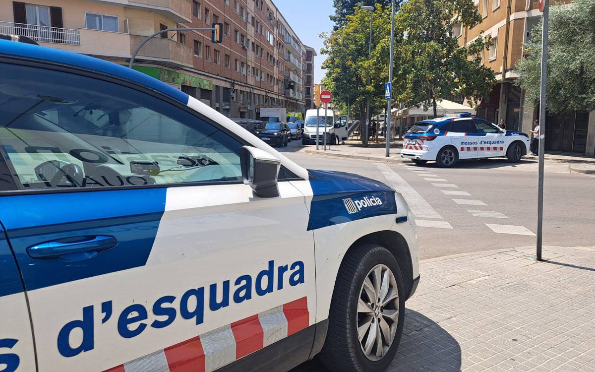 Detinguda una jove per amenaçar i agredir la seva àvia al carrer Sant Joan d'en Coll