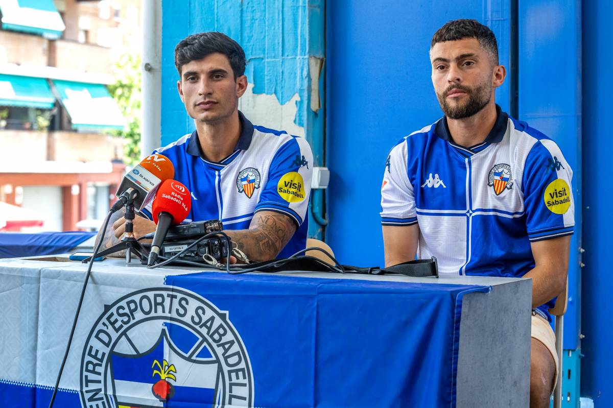 Els nous futbolistes arlequinats, durant la presentació - Juanma Peláez Els nous futbolistes arlequinats, durant la presentació