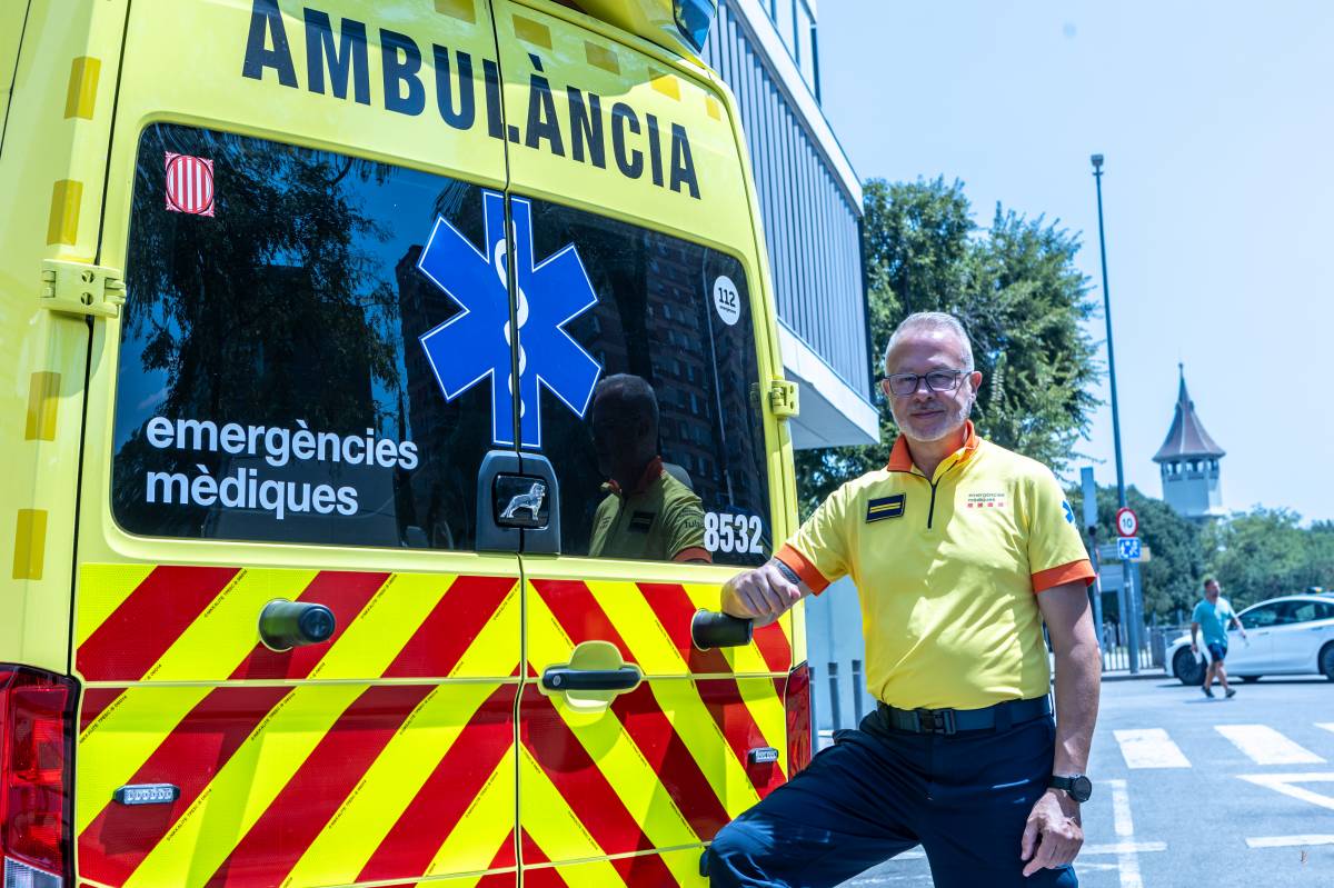 Antonio Carballo davant de l`hospital Parc Taulí de Sabadell - Juanma Peláez Antonio Carballo davant de l`hospital Parc Taulí de Sabadell