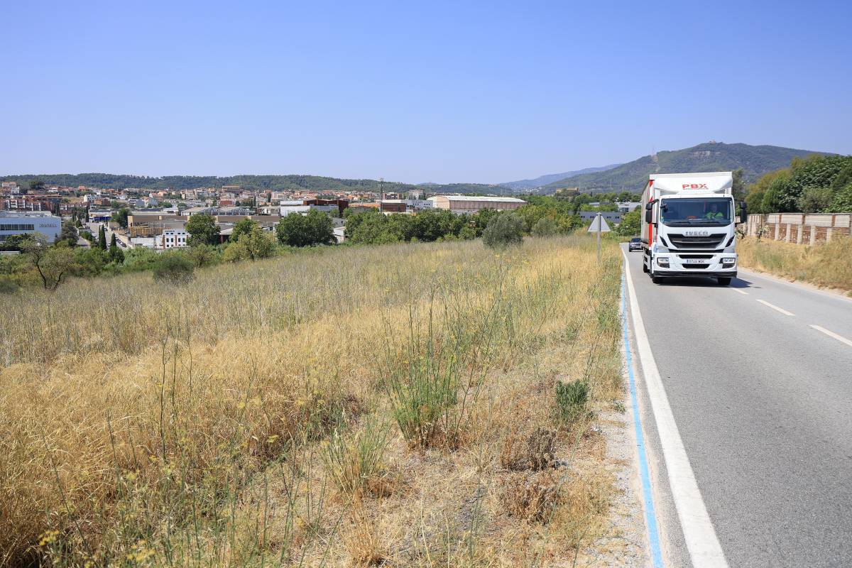 La zona on s`haurà de fer la variant, en un entorn natural amb el polígon a prop - Victor Castillo La zona on s`haurà de fer la variant, en un entorn natural amb el polígon a prop