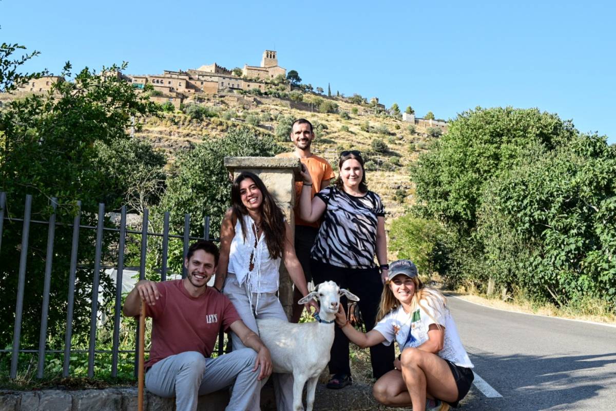 Al poble, de nou