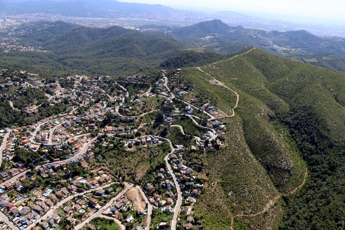 El Govern vol passar en cinc anys del 50 al 100% d'urbanitzacions amb tallafocs