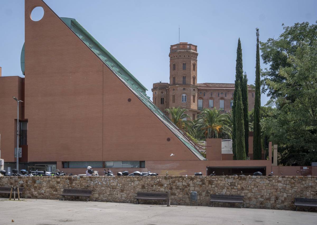 Parc dels Catalans, edifici del Bisbat de Terrassa i Escola Pia - Nebridi Aróztegui Parc dels Catalans, edifici del Bisbat de Terrassa i Escola Pia