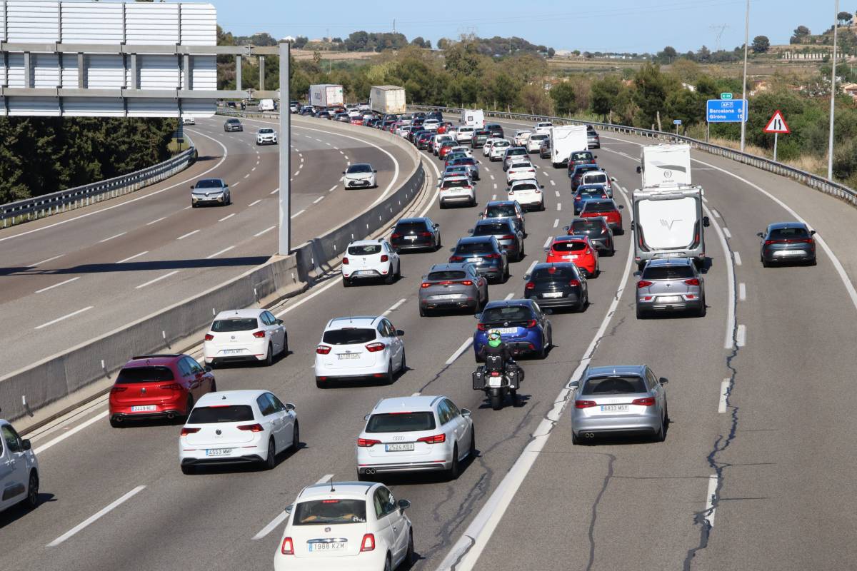 Cues quilomètriques a l'AP-7 en l’operació sortida de l’1 d’agost