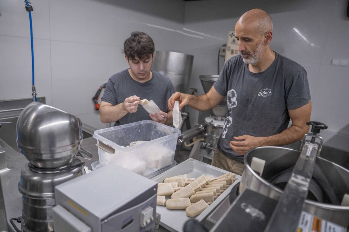 Els polos d’orxata que regalarà l’Orxateria Ribera als donants de sang - NEBRIDI ARÓZTEGUI Els polos d’orxata que regalarà l’Orxateria Ribera als donants de sang