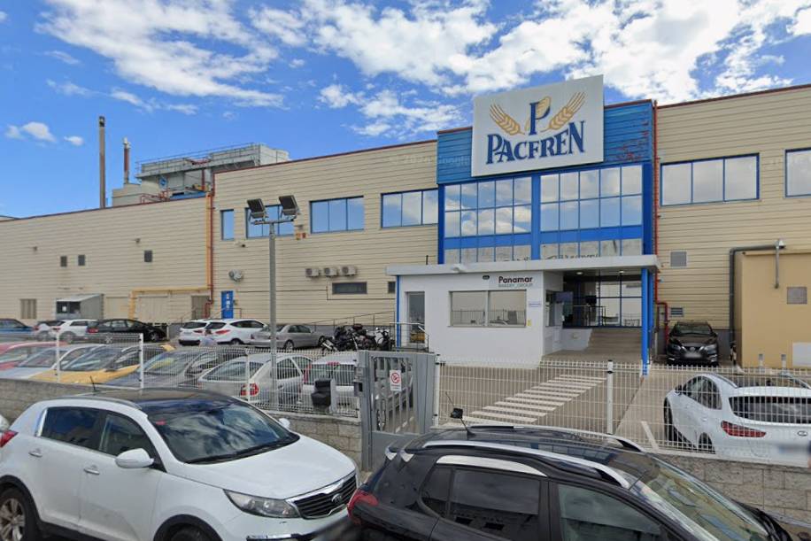 Nou evacuats i dos traslladats a l'hospital per una fuita d’amoníac en una empresa de l'Alt Empordà