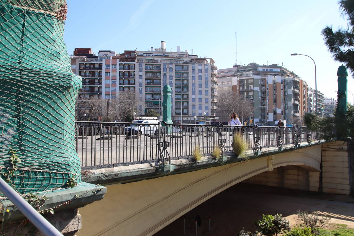 Barcelona comença la rehabilitació integral del pont de Marina