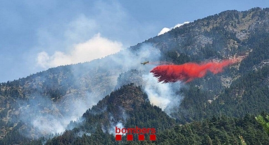 Revifa un incendi a l'Alta Ribagorça i forma un pirocúmul