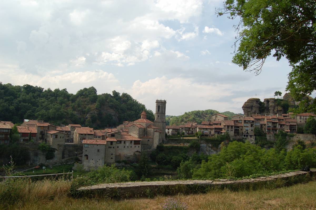 Pobles amb encant per a petits viatgers: escapades familiars a Catalunya