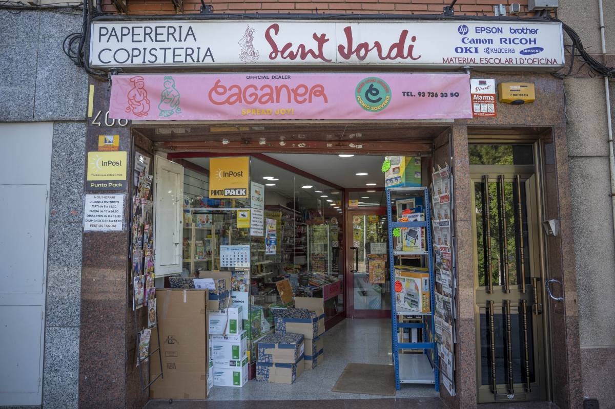 La Llibreria Sant Jordi busca relleu després de 50 anys al servei de Can Palet